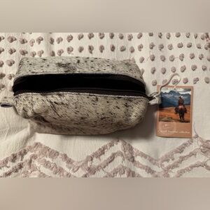 NWT World Traveler Collection Cowhide and Suede Leather Toiletry Bag Unisex